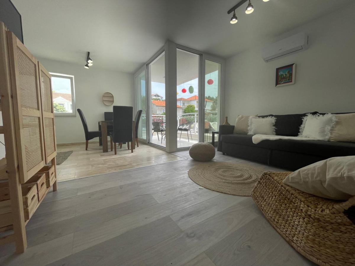 Vila Regina Apartment Paloma With Swimming Pool Jezera Exterior photo